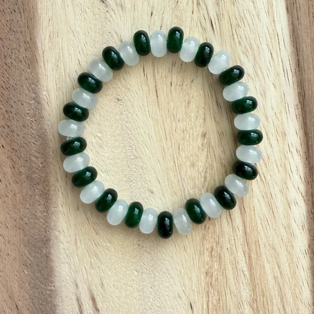 Elegant Green and White Glass Beaded Bracelet - Picture 5 of 6